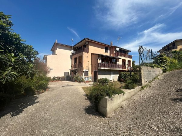 casa indipendente in vendita ad Albano Laziale in zona Cecchina