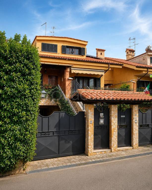 casa indipendente in vendita ad Albano Laziale in zona Cecchina