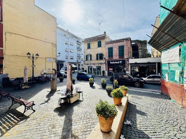 negozio in vendita ad Albano Laziale