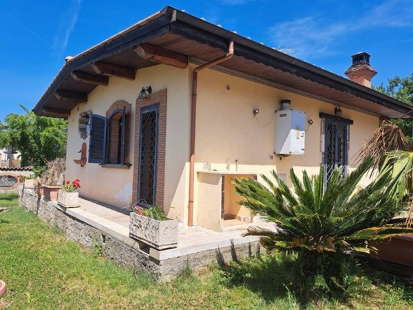 casa indipendente in vendita ad Albano Laziale in zona Pavona