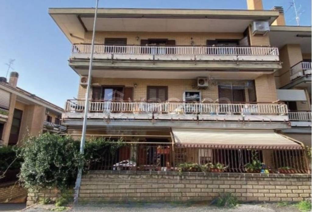appartamento in vendita ad Albano Laziale in zona Cecchina