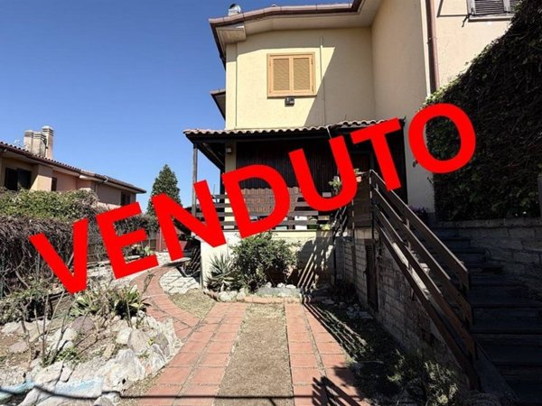 casa indipendente in vendita ad Albano Laziale in zona Cecchina