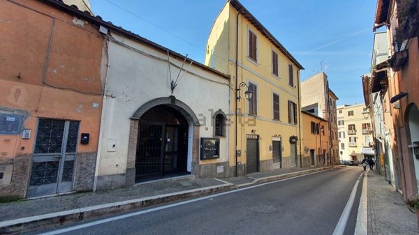 locale commerciale in vendita ad Albano Laziale