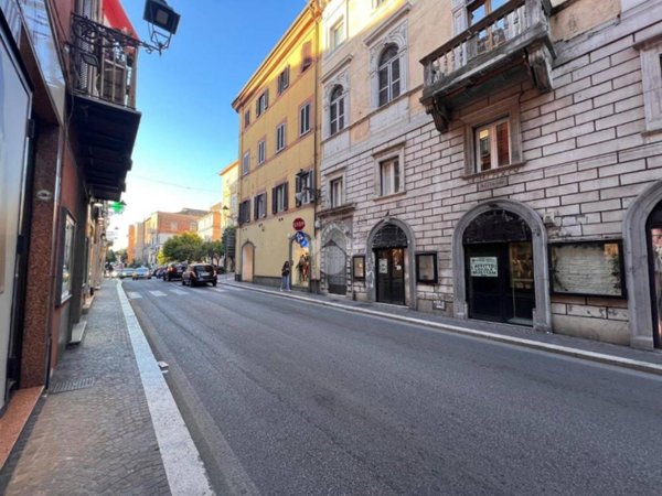 negozio in vendita ad Albano Laziale