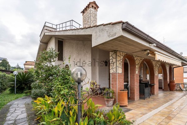 casa indipendente in vendita ad Albano Laziale in zona Cecchina