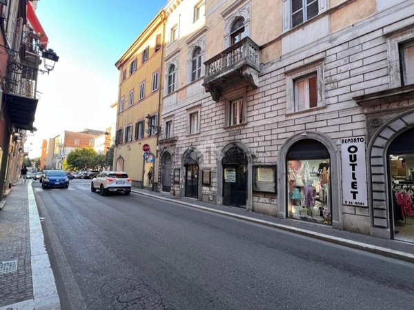 locale commerciale in vendita ad Albano Laziale
