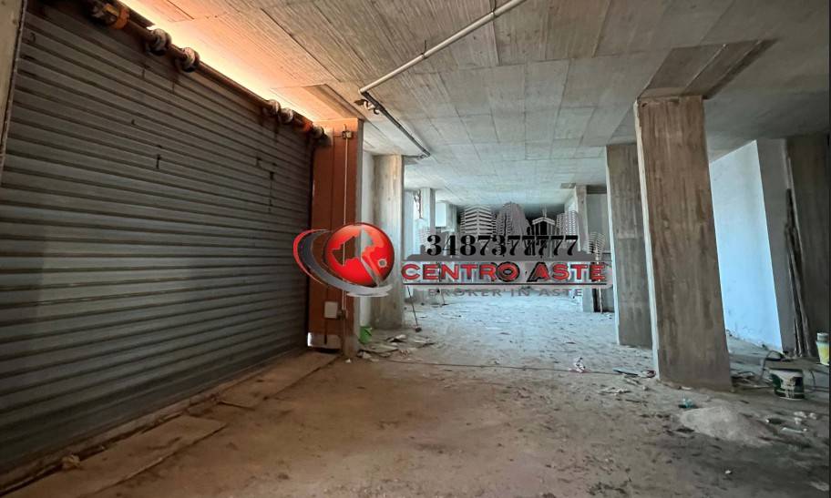locale commerciale in vendita ad Albano Laziale in zona Pavona