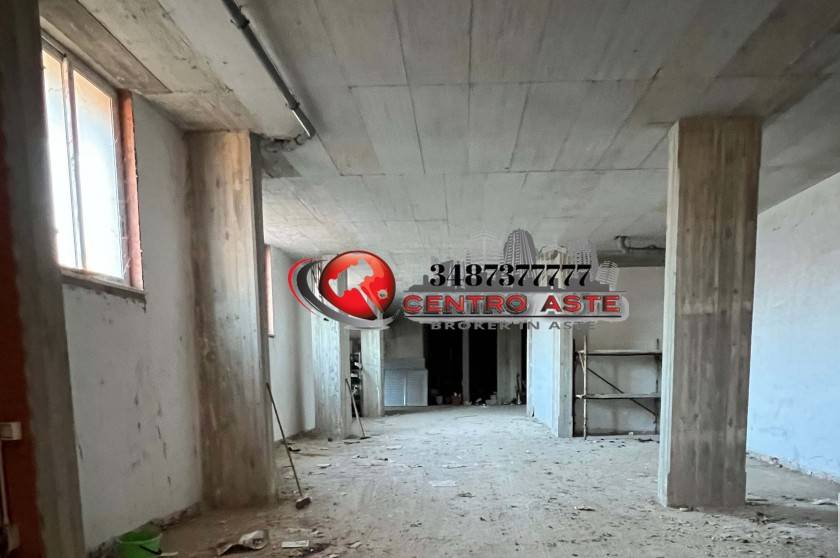 locale commerciale in vendita ad Albano Laziale in zona Pavona