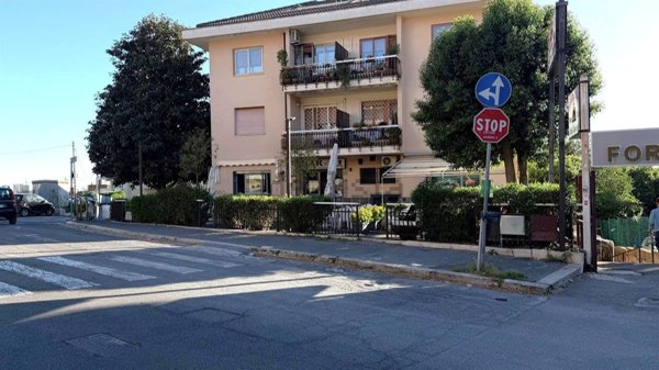 locale commerciale in vendita ad Albano Laziale
