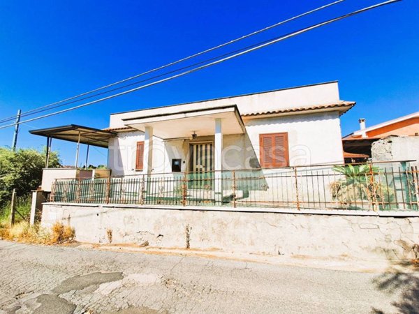 casa indipendente in vendita ad Albano Laziale in zona Cecchina