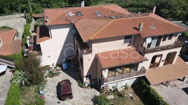 casa indipendente in vendita ad Albano Laziale in zona Cecchina