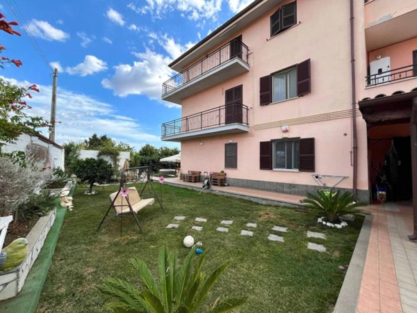appartamento in vendita ad Albano Laziale in zona Pavona