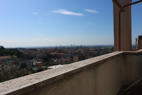 appartamento in vendita ad Albano Laziale in zona Cecchina