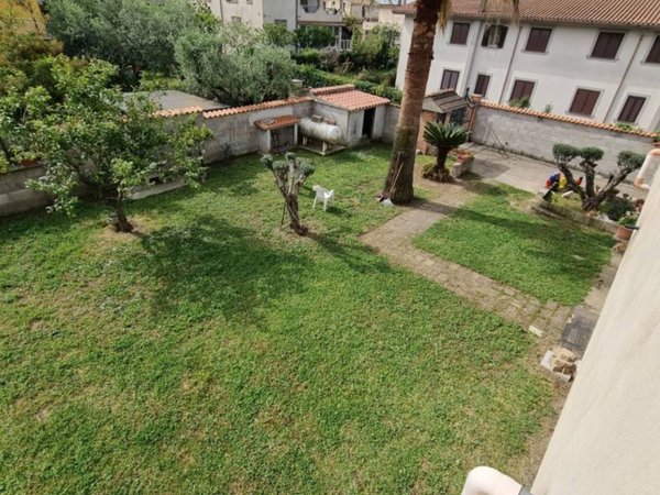 casa indipendente in vendita ad Albano Laziale in zona Cecchina