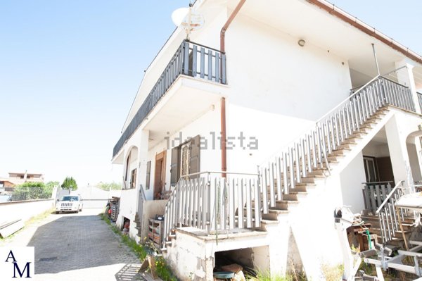 casa indipendente in vendita ad Albano Laziale in zona Pavona