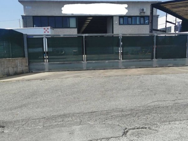 capannone in vendita ad Albano Laziale in zona Cecchina