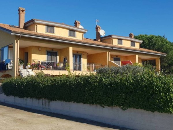 appartamento in vendita ad Albano Laziale in zona Pavona