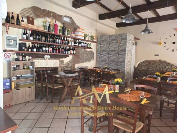 negozio in vendita ad Albano Laziale in zona Cecchina