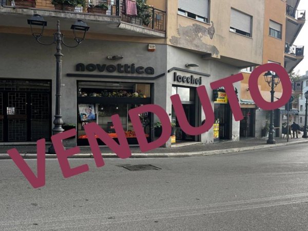 negozio in vendita ad Albano Laziale