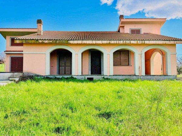 casa indipendente in vendita ad Albano Laziale in zona Pavona