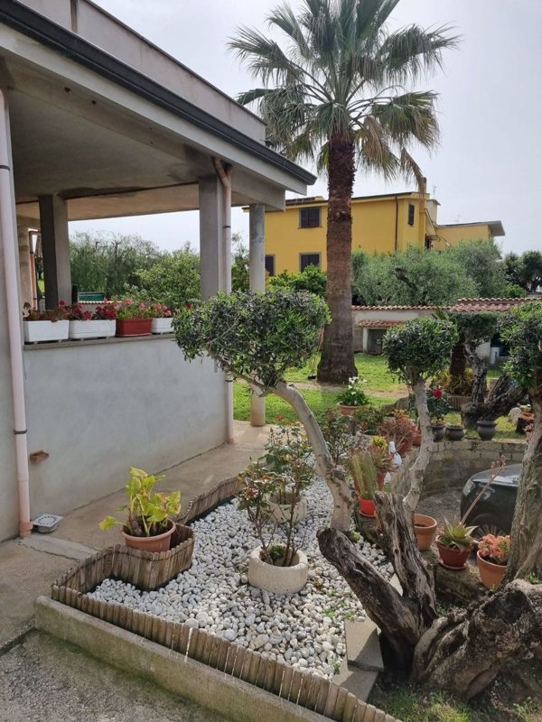 casa indipendente in vendita ad Albano Laziale in zona Cecchina