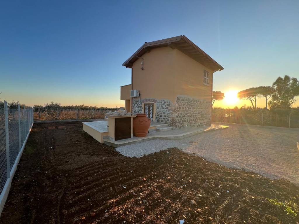 casa indipendente in vendita ad Albano Laziale in zona Cecchina