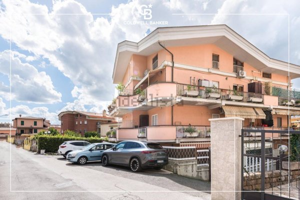 appartamento in vendita ad Albano Laziale in zona Pavona