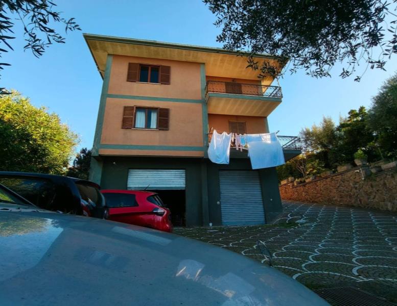 casa indipendente in vendita ad Albano Laziale in zona Pavona