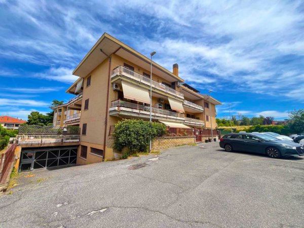 appartamento in vendita ad Albano Laziale in zona Cecchina