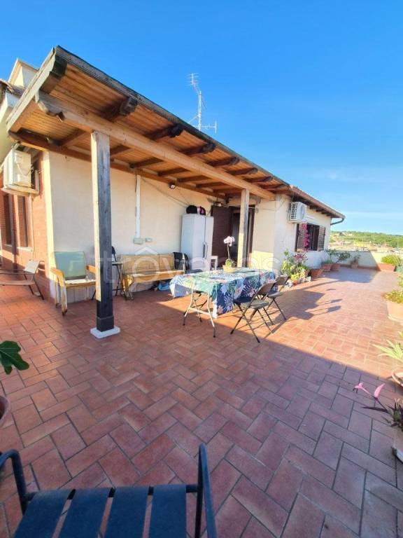 appartamento in vendita ad Albano Laziale in zona Cecchina