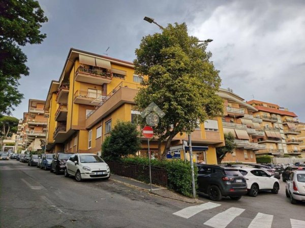 appartamento in vendita ad Albano Laziale in zona Pavona