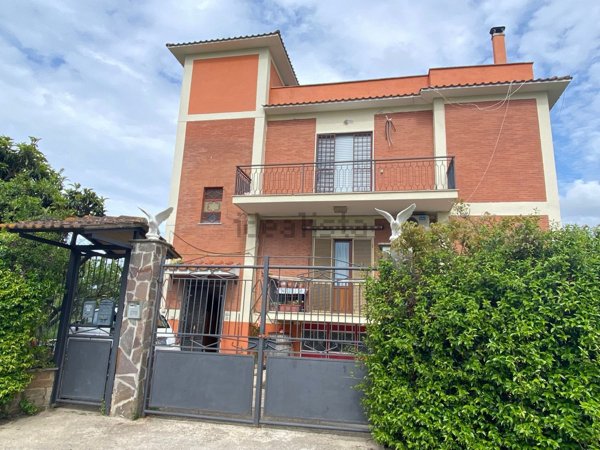 appartamento in vendita ad Albano Laziale in zona Pavona