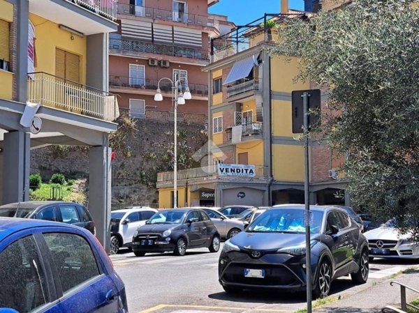 appartamento in vendita ad Albano Laziale in zona Pavona