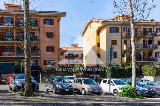 appartamento in vendita ad Albano Laziale in zona Pavona