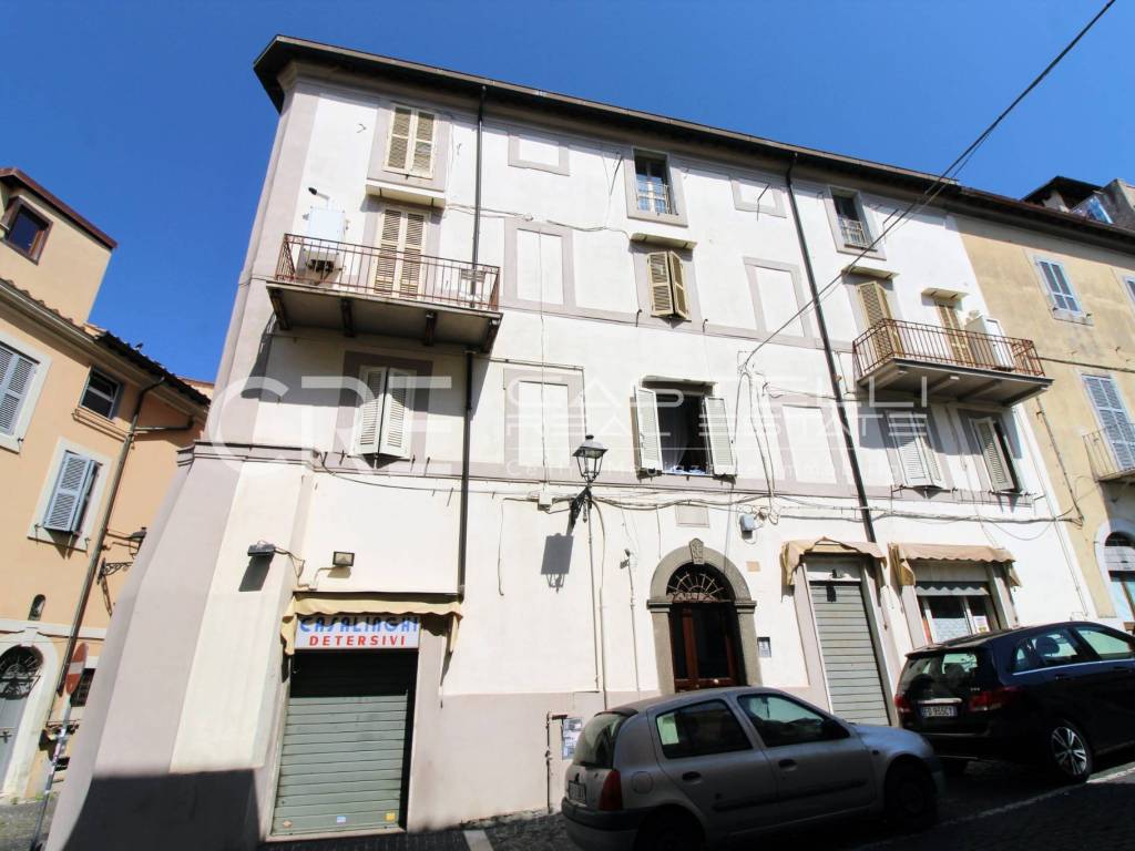 appartamento in vendita ad Albano Laziale in zona Pavona