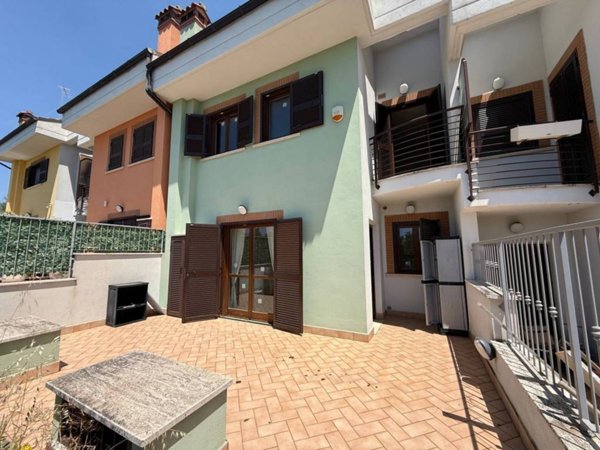 casa indipendente in vendita ad Albano Laziale in zona Cecchina