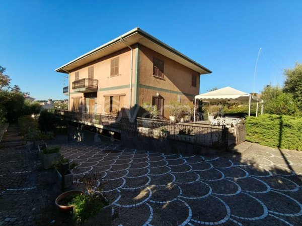 casa indipendente in vendita ad Albano Laziale