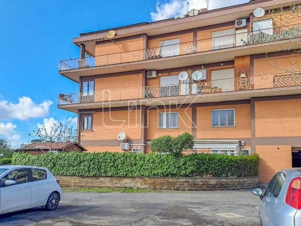 appartamento in vendita ad Albano Laziale in zona Pavona