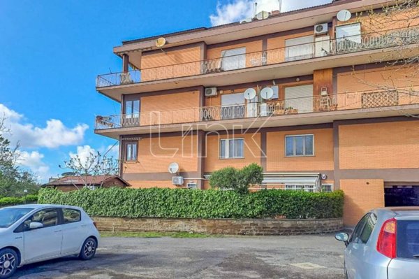 appartamento in vendita ad Albano Laziale in zona Pavona