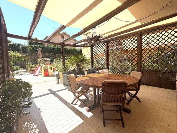casa indipendente in vendita ad Albano Laziale