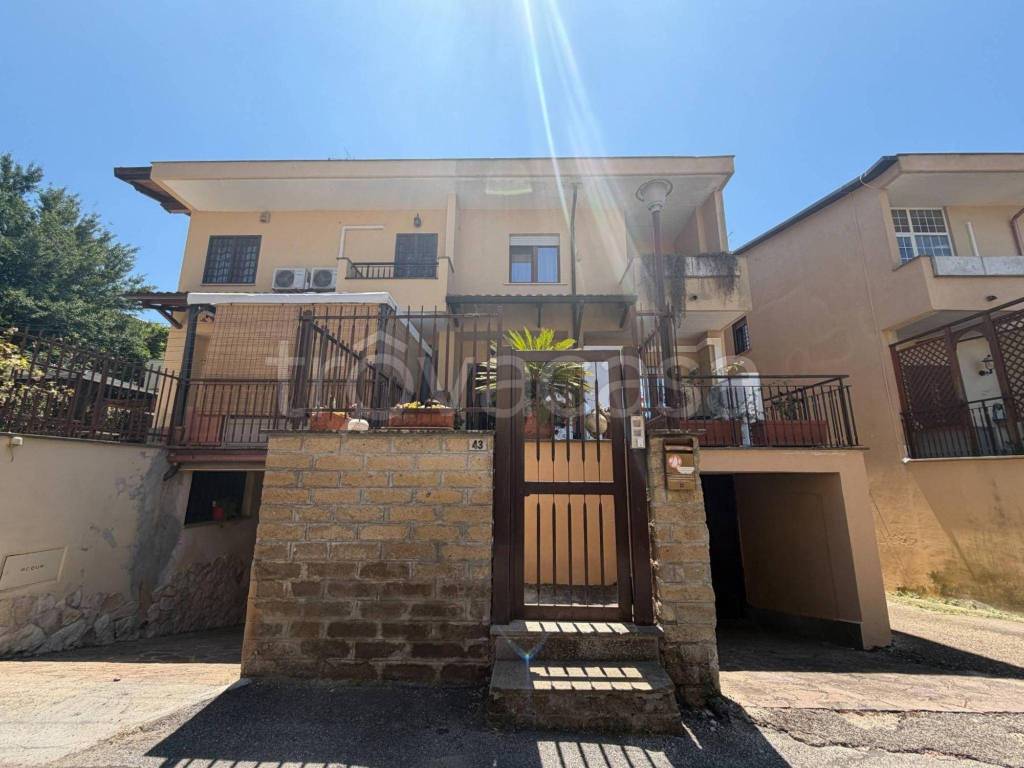 casa indipendente in vendita ad Albano Laziale