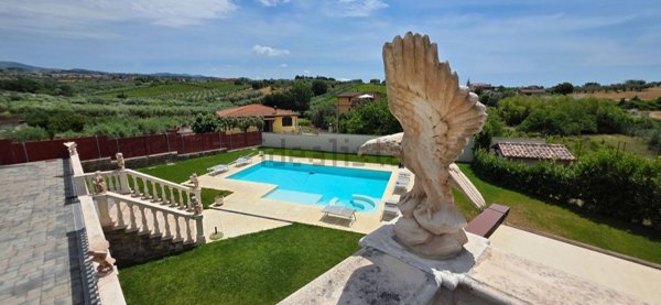 casa indipendente in vendita ad Albano Laziale