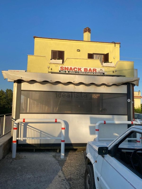negozio in vendita ad Albano Laziale in zona Pavona