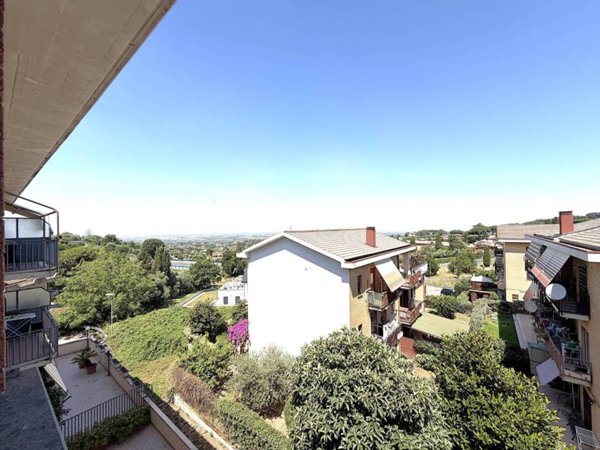 appartamento in vendita ad Albano Laziale in zona Pavona