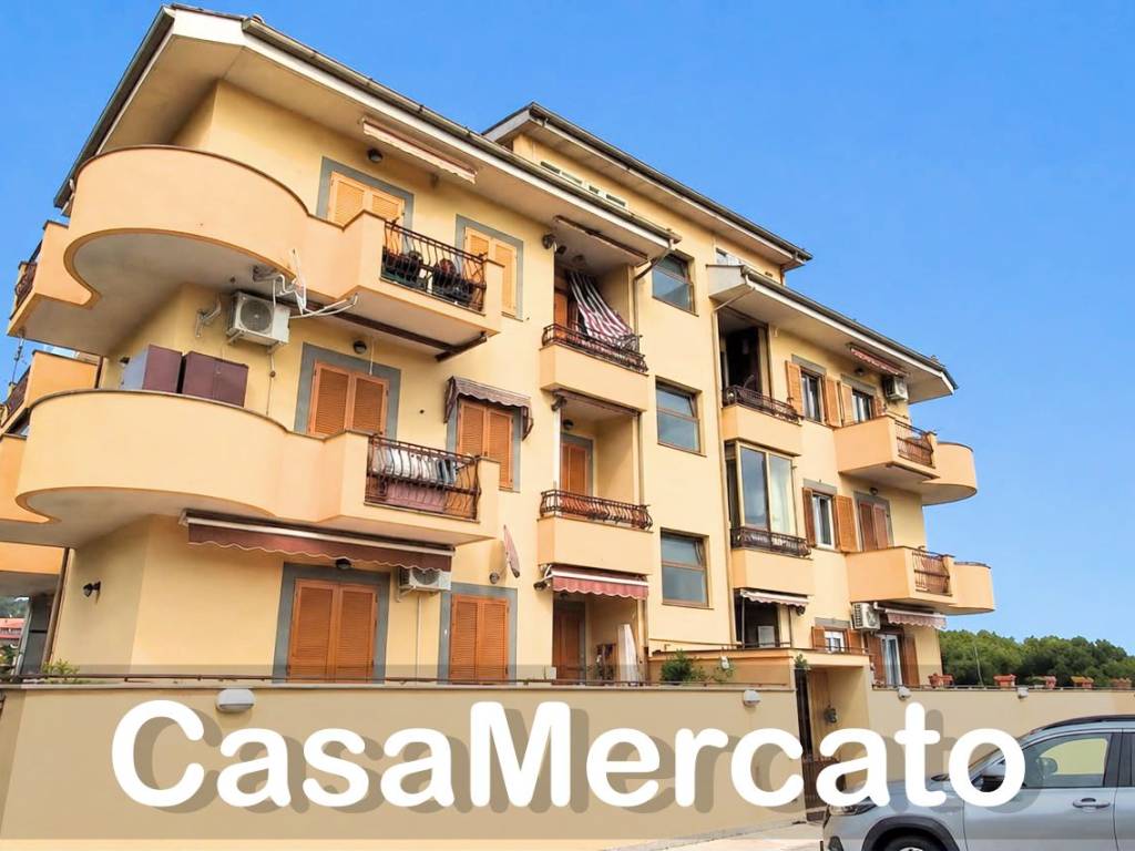 appartamento in vendita ad Albano Laziale in zona Cecchina
