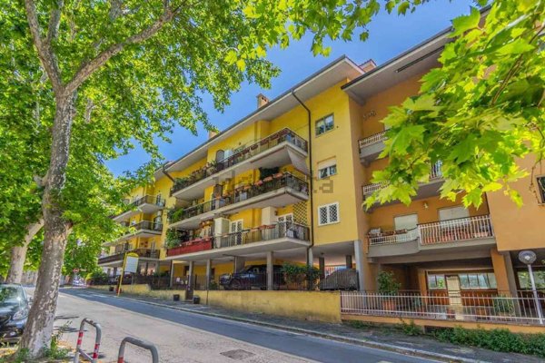 appartamento in vendita ad Albano Laziale in zona Pavona