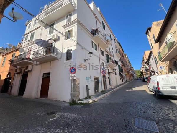 appartamento in vendita ad Albano Laziale in zona Pavona