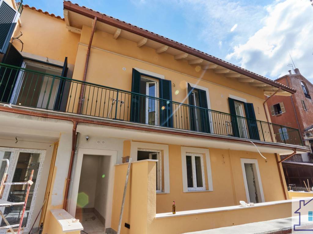 appartamento in vendita ad Albano Laziale in zona Pavona