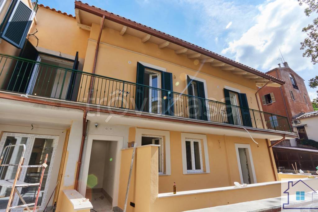 appartamento in vendita ad Albano Laziale in zona Pavona
