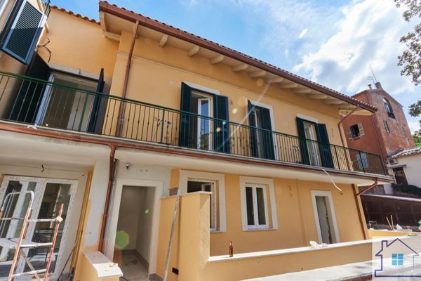 appartamento in vendita ad Albano Laziale in zona Pavona